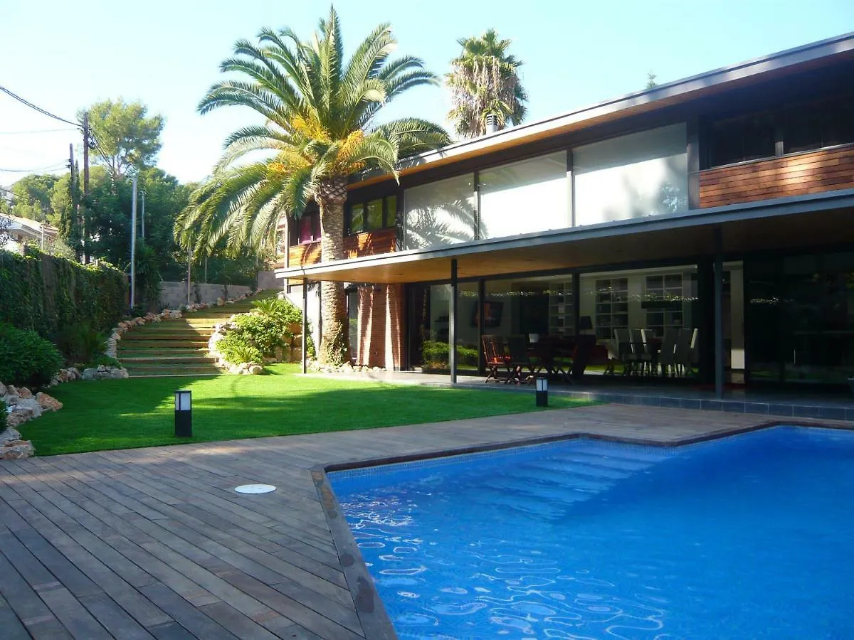 Villa Del Bosque カステルデフェルス 0*,